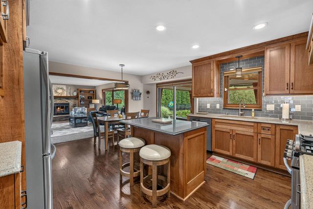 W144N4871 Stone DRIVE, Menomonee Falls, WI 53051