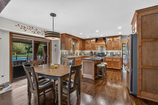 W144N4871 Stone DRIVE, Menomonee Falls, WI 53051