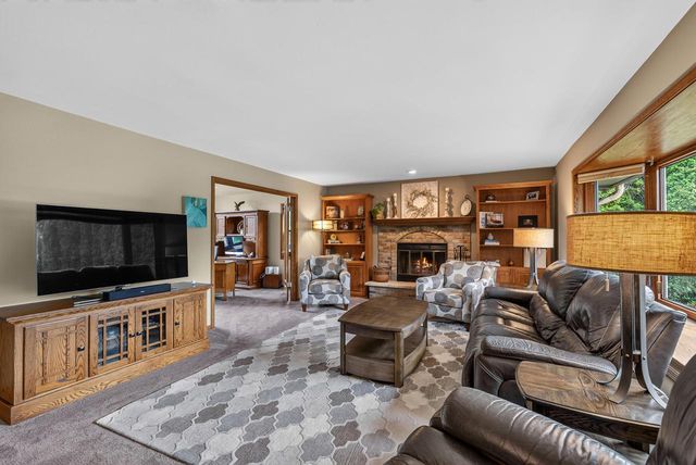 W144N4871 Stone DRIVE, Menomonee Falls, WI 53051