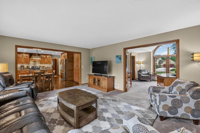 W144N4871 Stone DRIVE, Menomonee Falls, WI 53051