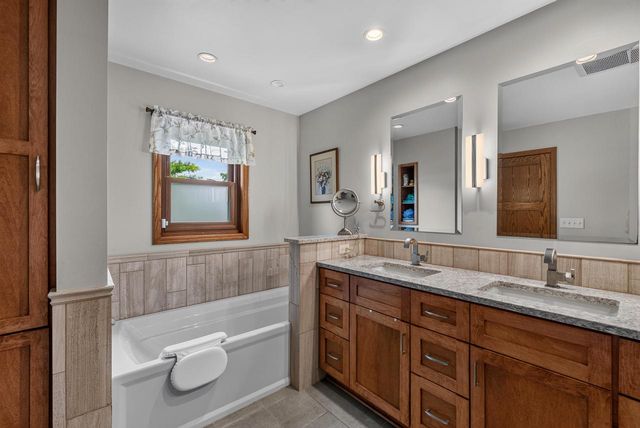 W144N4871 Stone DRIVE, Menomonee Falls, WI 53051