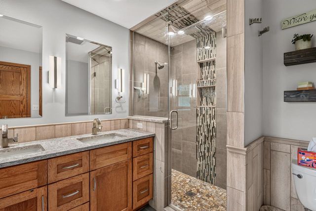 W144N4871 Stone DRIVE, Menomonee Falls, WI 53051