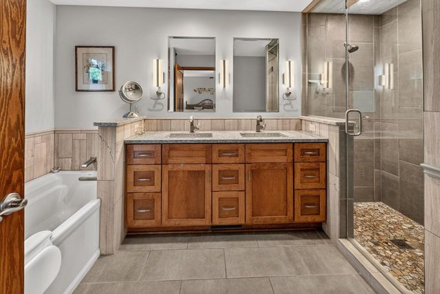 W144N4871 Stone DRIVE, Menomonee Falls, WI 53051
