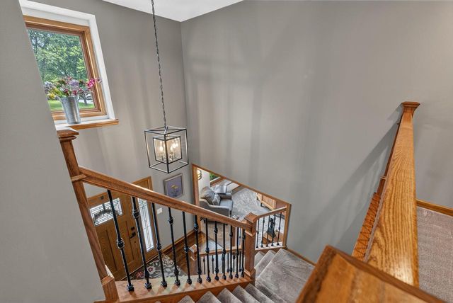 W144N4871 Stone DRIVE, Menomonee Falls, WI 53051