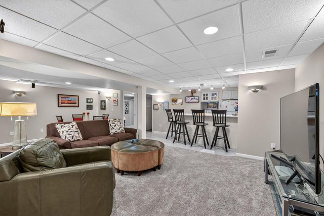 W144N4871 Stone DRIVE, Menomonee Falls, WI 53051
