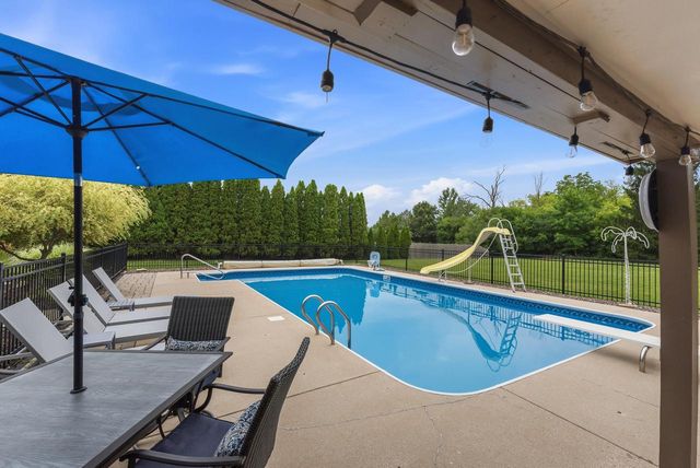 W144N4871 Stone DRIVE, Menomonee Falls, WI 53051