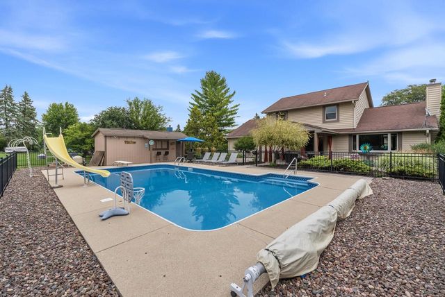 W144N4871 Stone DRIVE, Menomonee Falls, WI 53051