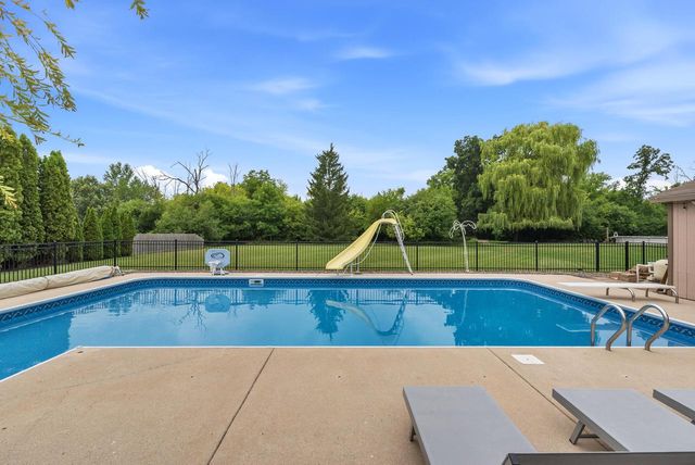 W144N4871 Stone DRIVE, Menomonee Falls, WI 53051