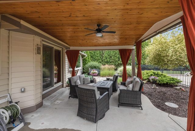 W144N4871 Stone DRIVE, Menomonee Falls, WI 53051