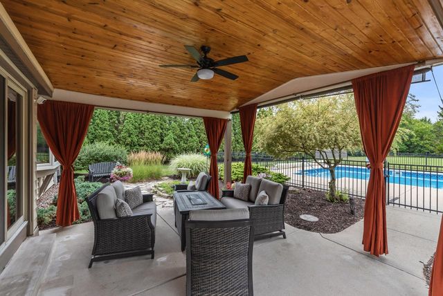 W144N4871 Stone DRIVE, Menomonee Falls, WI 53051