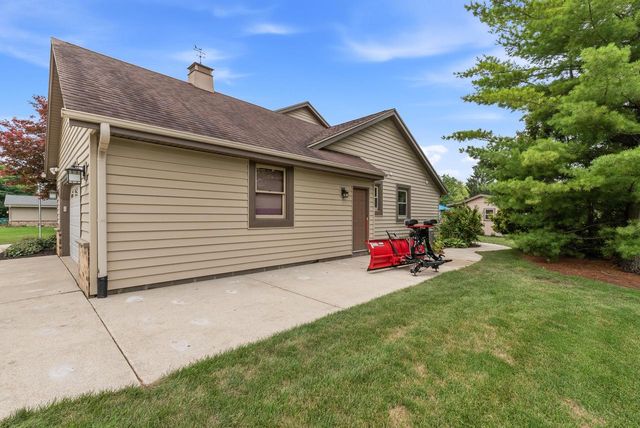 W144N4871 Stone DRIVE, Menomonee Falls, WI 53051