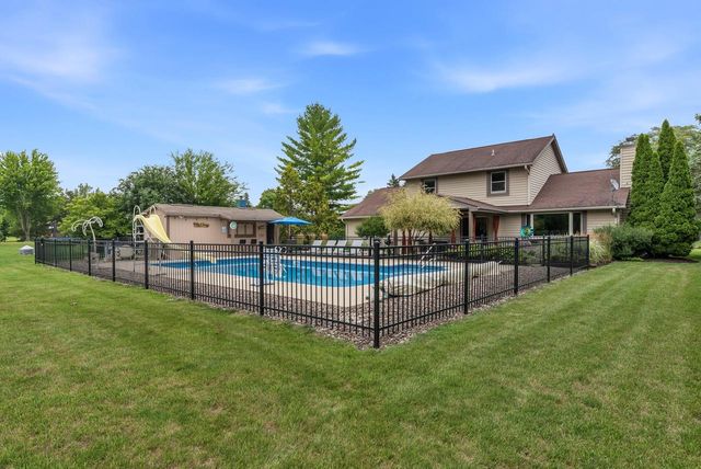 W144N4871 Stone DRIVE, Menomonee Falls, WI 53051