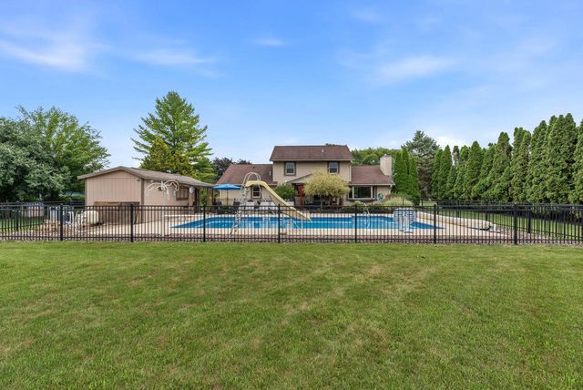 W144N4871 Stone DRIVE, Menomonee Falls, WI 53051