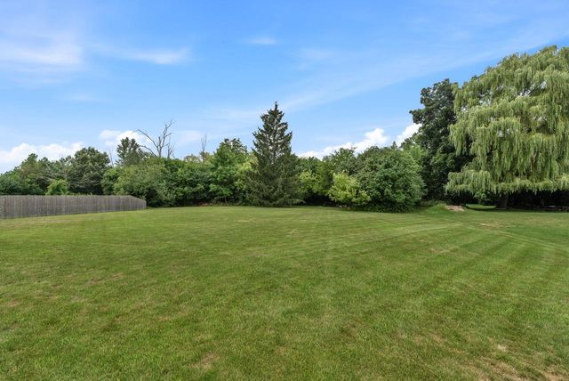 W144N4871 Stone DRIVE, Menomonee Falls, WI 53051
