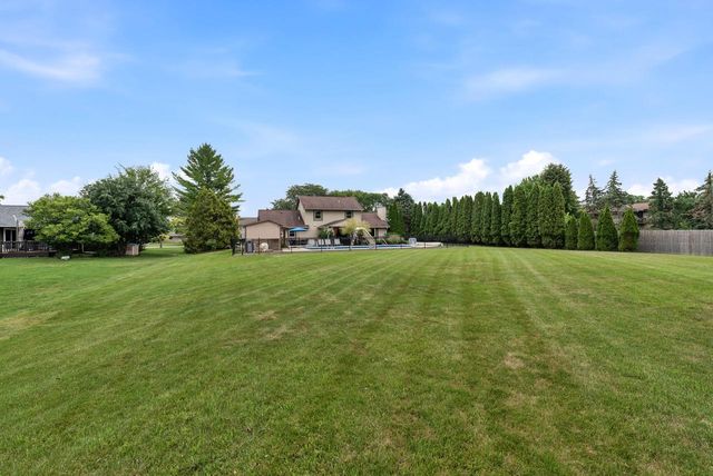 W144N4871 Stone DRIVE, Menomonee Falls, WI 53051