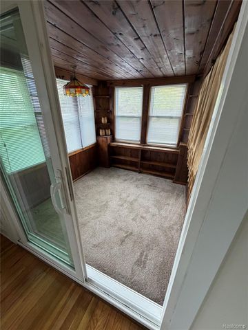 240 E Breckenridge Street, Oakland Charter Township, MI 48220