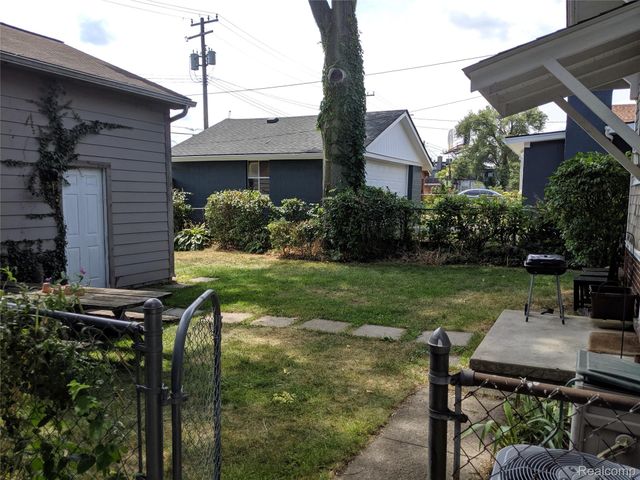 240 E Breckenridge Street, Oakland Charter Township, MI 48220