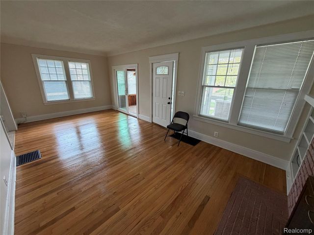 240 E Breckenridge Street, Oakland Charter Township, MI 48220