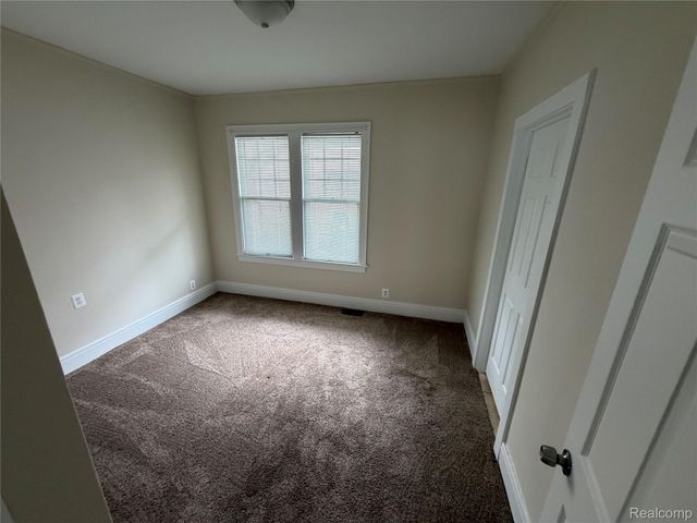 240 E Breckenridge Street, Oakland Charter Township, MI 48220
