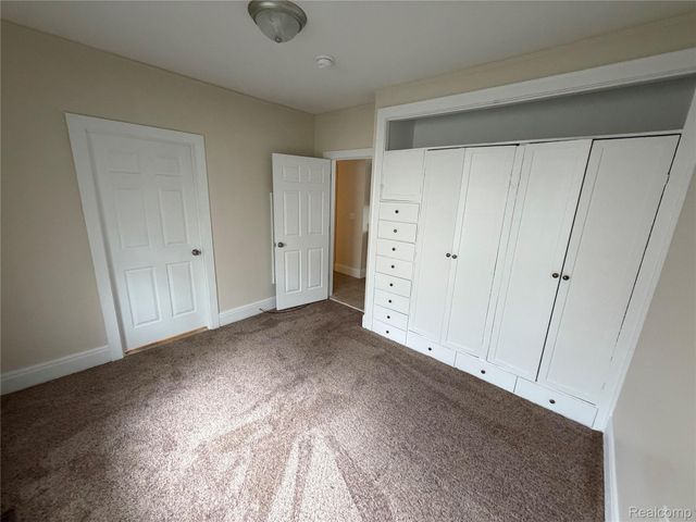 240 E Breckenridge Street, Oakland Charter Township, MI 48220