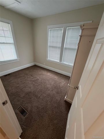 240 E Breckenridge Street, Oakland Charter Township, MI 48220