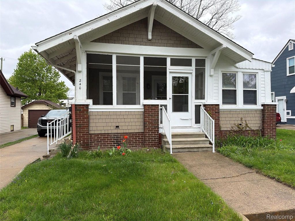 240 E Breckenridge Street, Oakland Charter Township, MI 48220