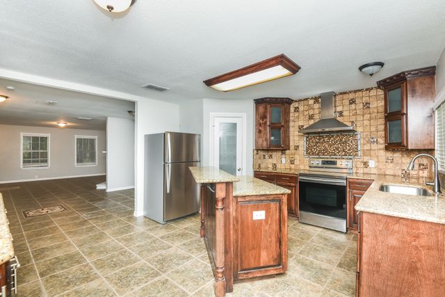 7018 Glenshire Drive, Arlington, TX 76002