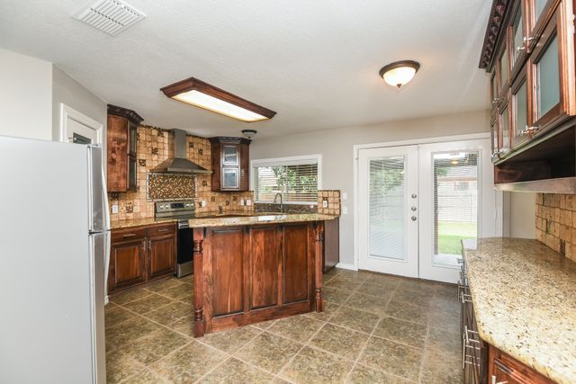 7018 Glenshire Drive, Arlington, TX 76002