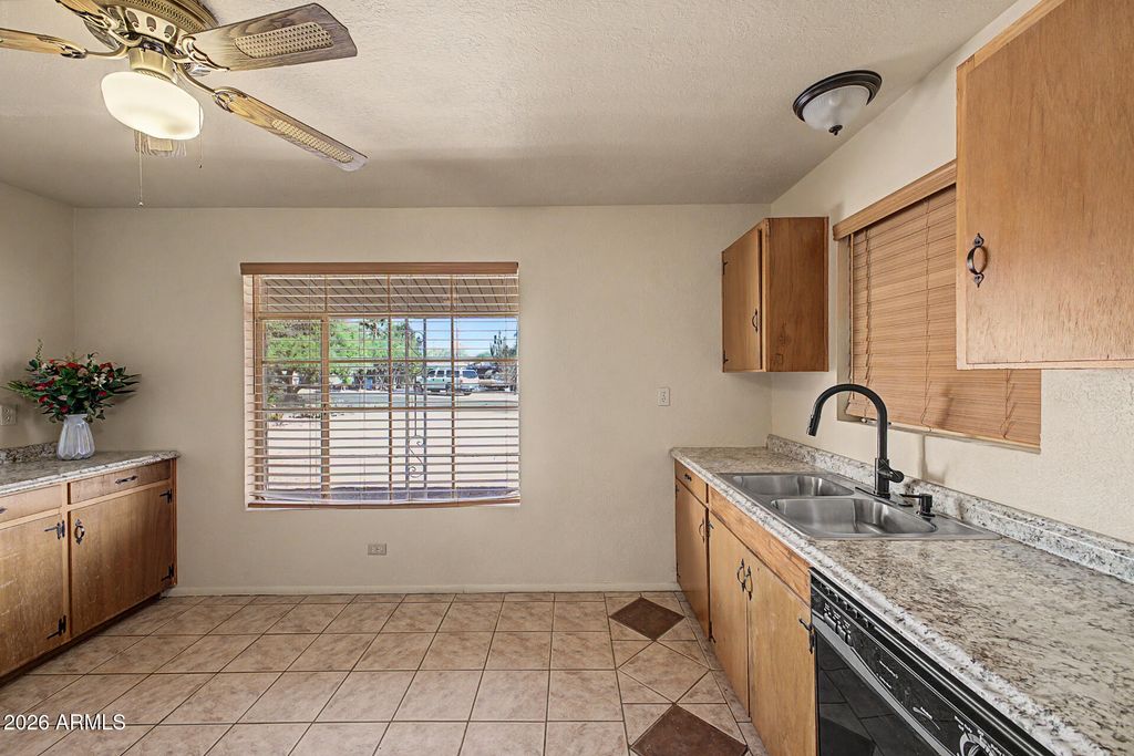 924 E GRANADA Avenue, Apache Junction, AZ 85119 — photo 5