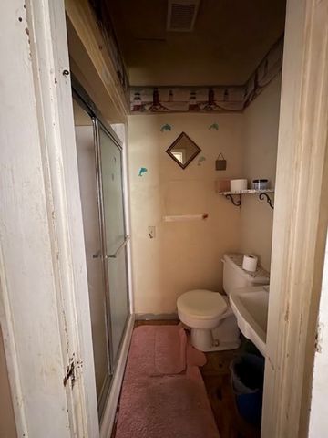 201 W Daingerfield Street, Omaha, TX 75571