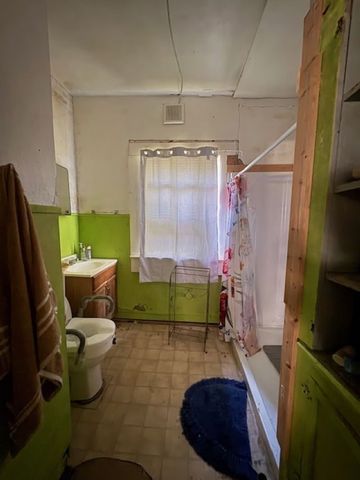 201 W Daingerfield Street, Omaha, TX 75571