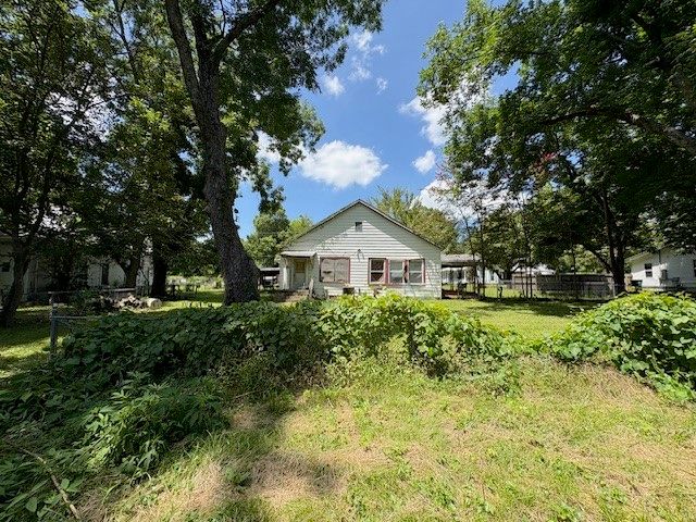 201 W Daingerfield Street, Omaha, TX 75571