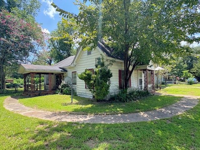 201 W Daingerfield Street, Omaha, TX 75571