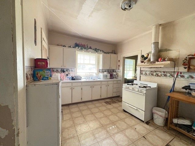 201 W Daingerfield Street, Omaha, TX 75571