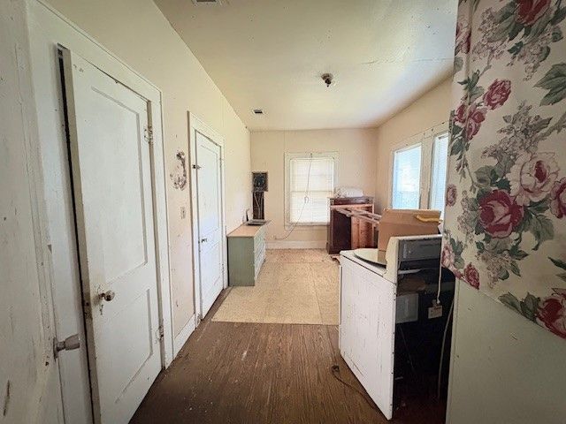 201 W Daingerfield Street, Omaha, TX 75571