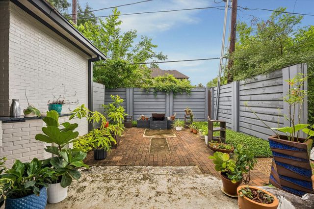 1601 Pine Chase Drive, Houston, TX 77055