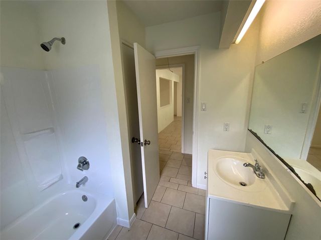 7710 Ashmole Lane, Houston, TX 77088