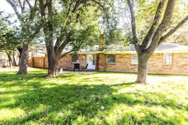421 Apple Blossom Lane, Hurst, TX 76053