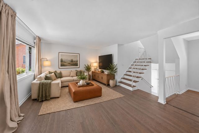 215 Dodge Avenue F, Evanston, IL 60202