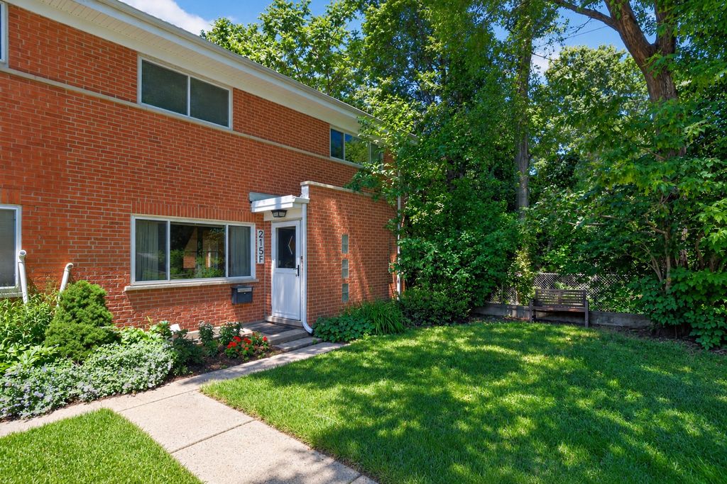 215 Dodge Avenue F, Evanston, IL 60202