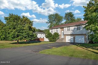 64 Robin Lane, East Greenbush, NY 12144