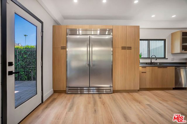 1145 S Longwood Avenue, Los Angeles, CA 90019
