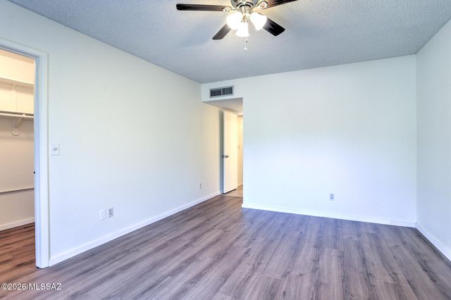 7581 E Desert Anchor Boulevard, Tucson, AZ 85715