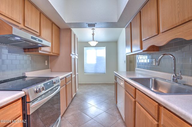 7581 E Desert Anchor Boulevard, Tucson, AZ 85715