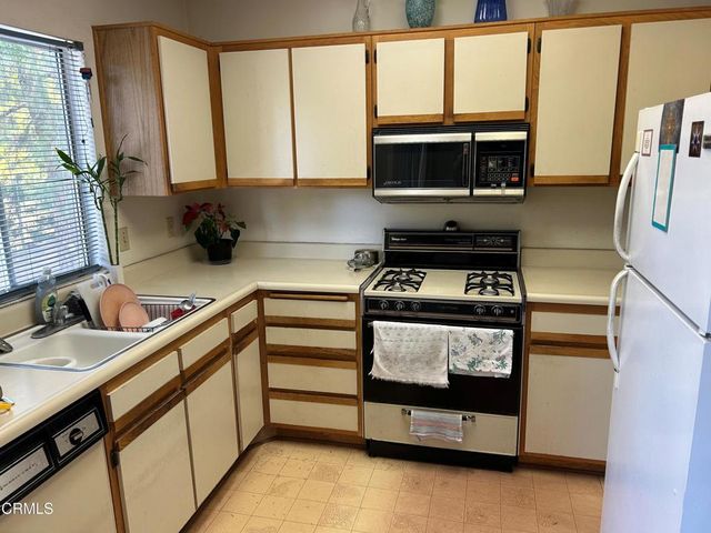 7135 Woodlake Avenue D, Los Angeles, CA 91307