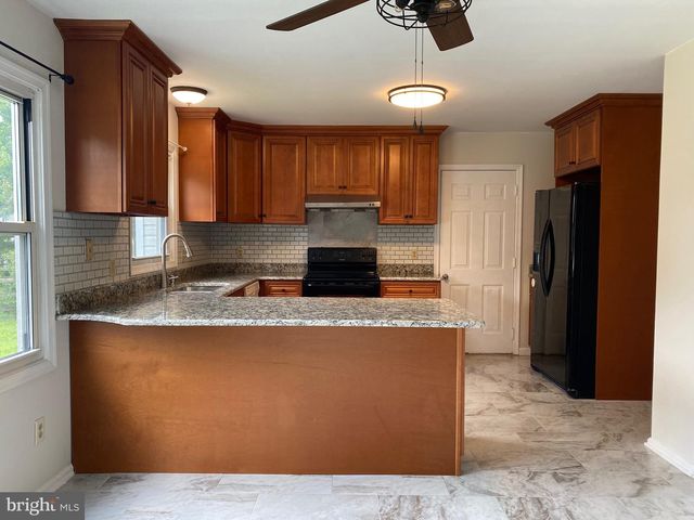 3 BATTLE DR, Newark, DE 19702