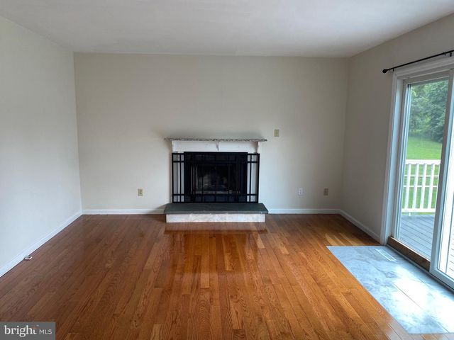 3 BATTLE DR, Newark, DE 19702