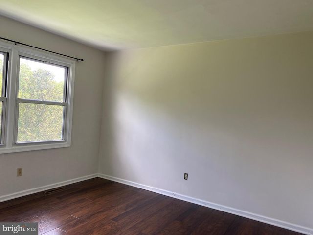 3 BATTLE DR, Newark, DE 19702