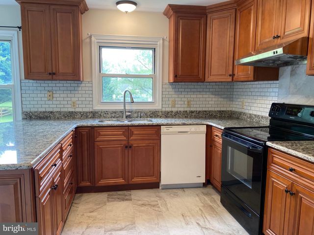 3 BATTLE DR, Newark, DE 19702