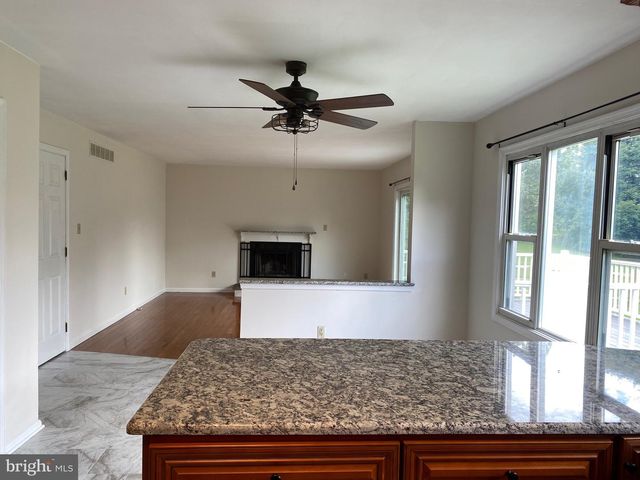 3 BATTLE DR, Newark, DE 19702